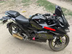 সুজুকি জিক্সার এসএফ এফআই ২০২২ কালো