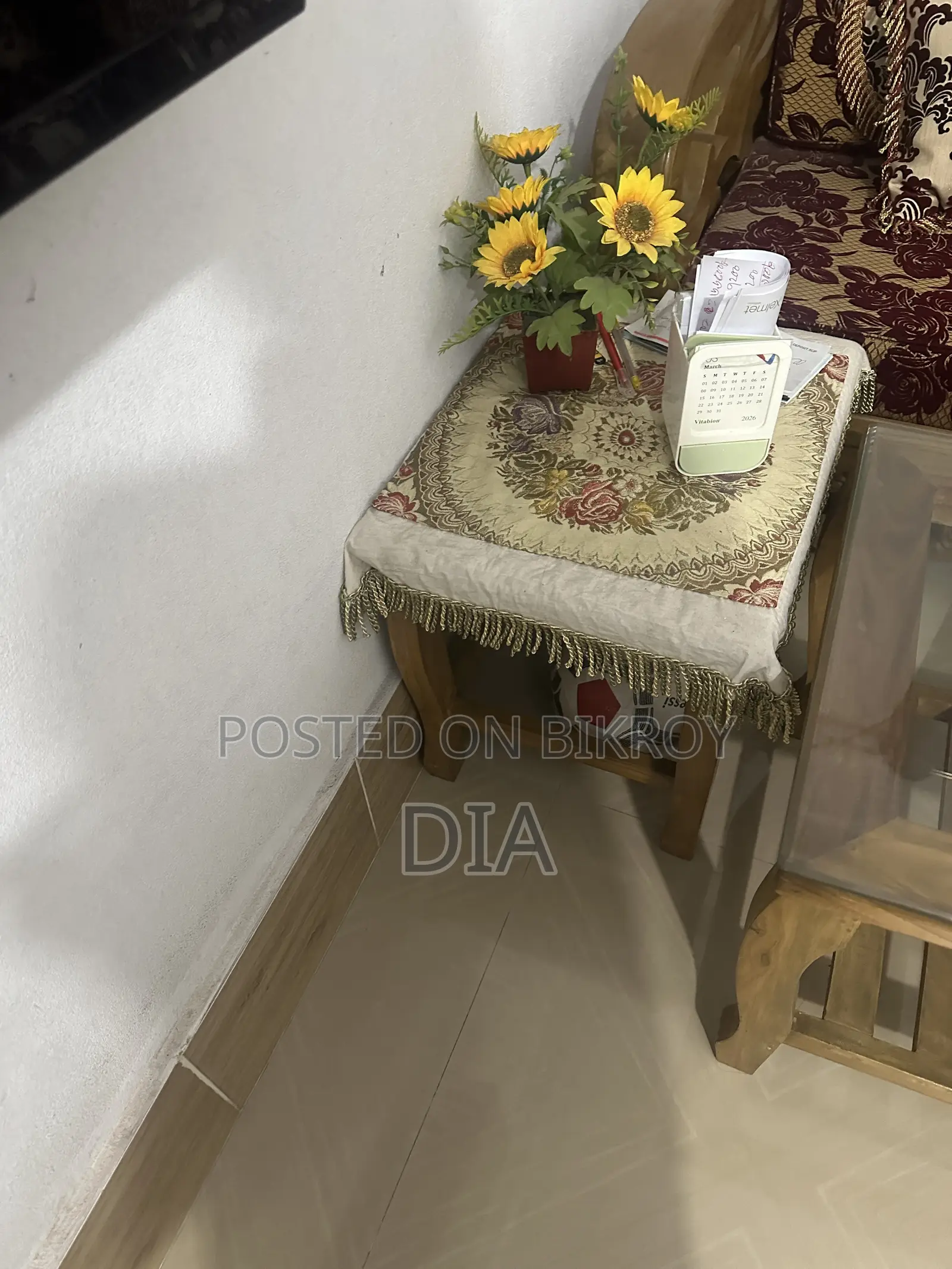 Old Sofa Set With Tea Table and 2 Side Table