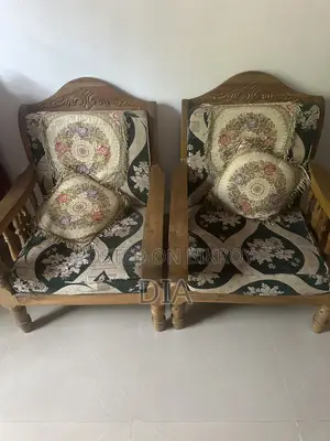 Old Sofa Set With Tea Table and 2 Side Table