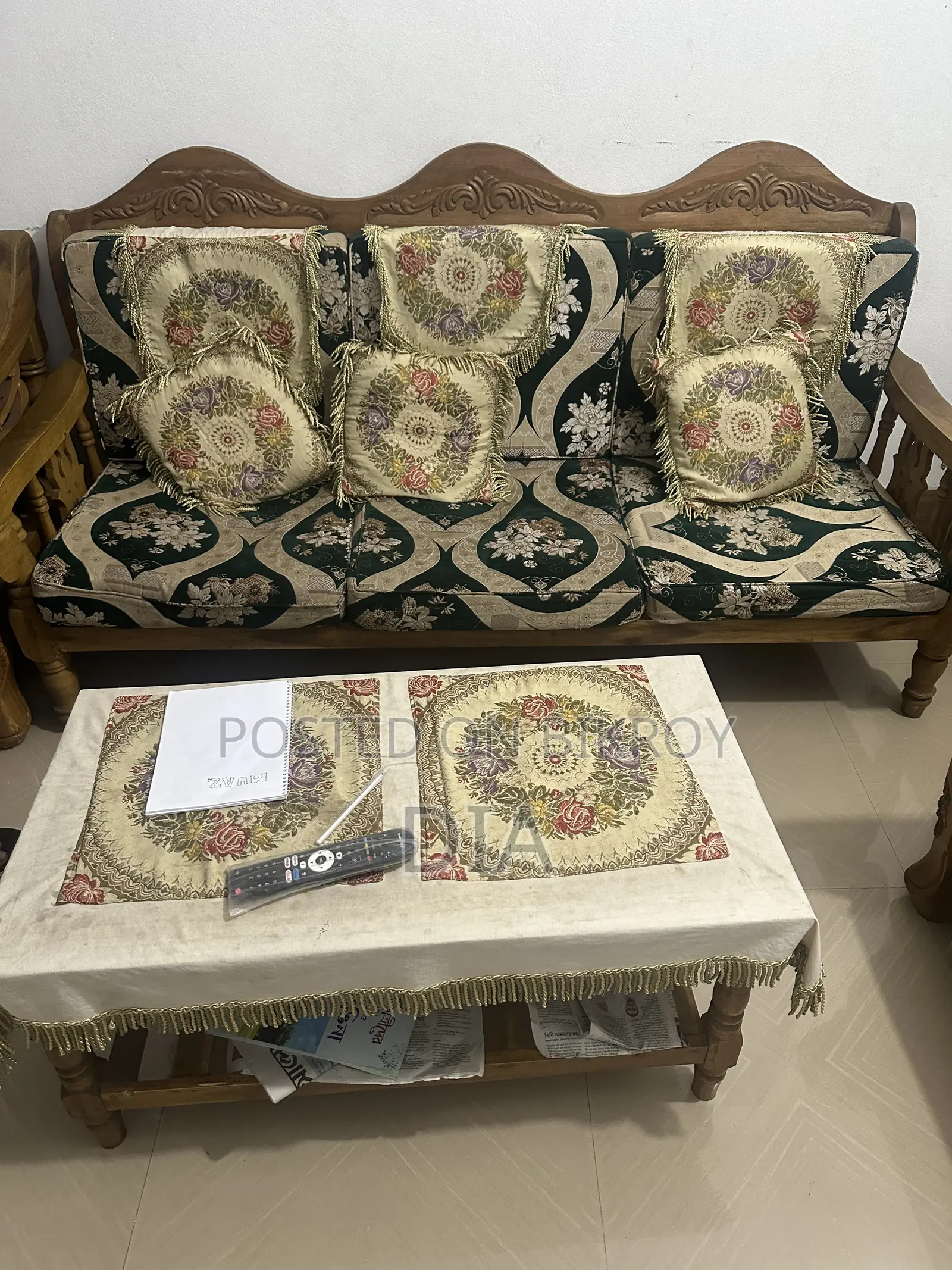 Old Sofa Set With Tea Table and 2 Side Table