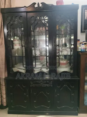 Used showcase for sale. Otobi quality.