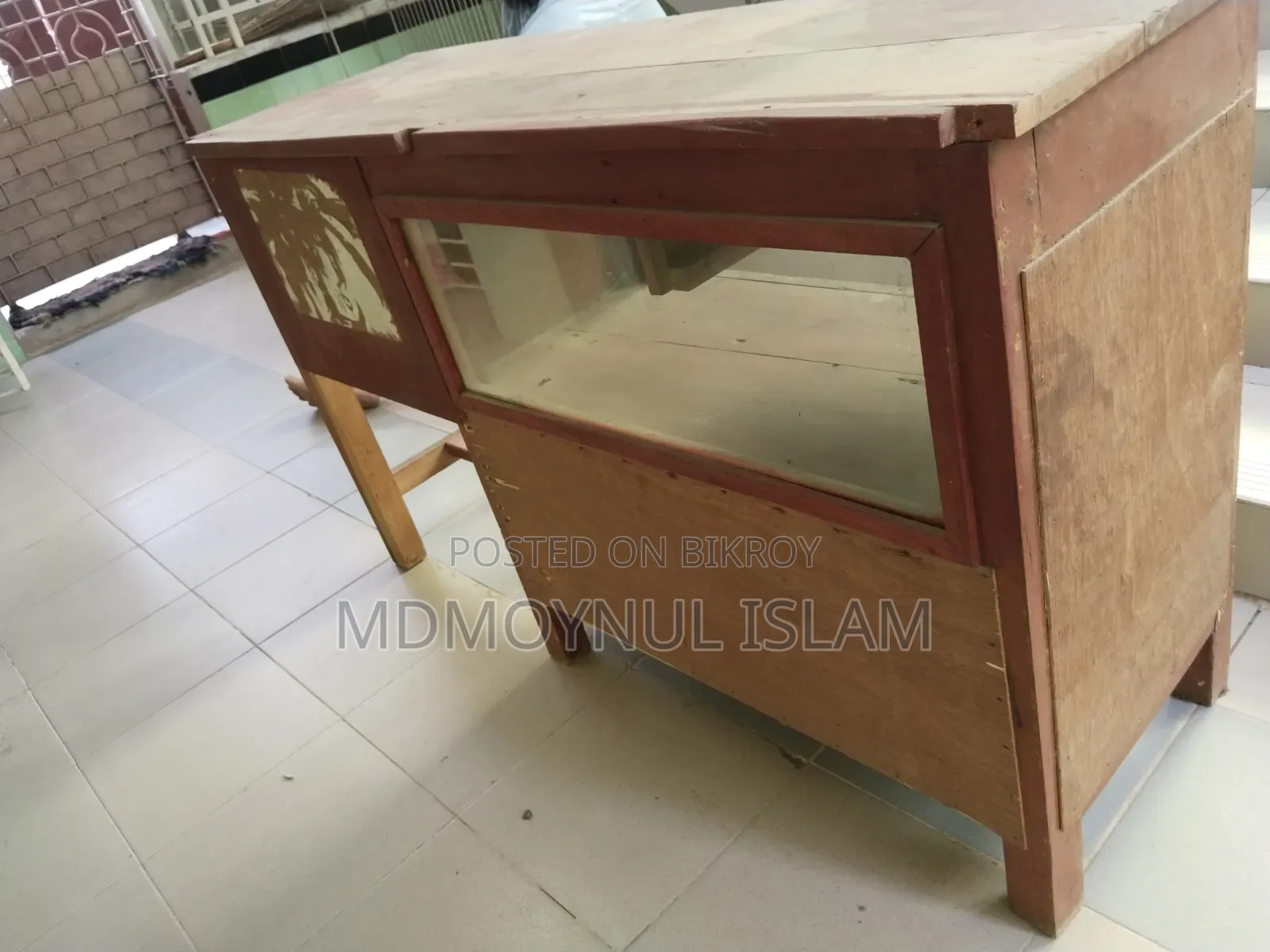 গ্লাস টেবিল