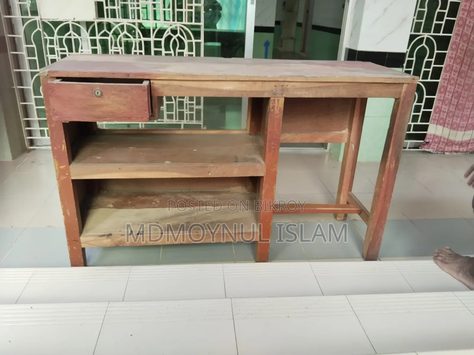 গ্লাস টেবিল