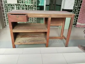 গ্লাস টেবিল