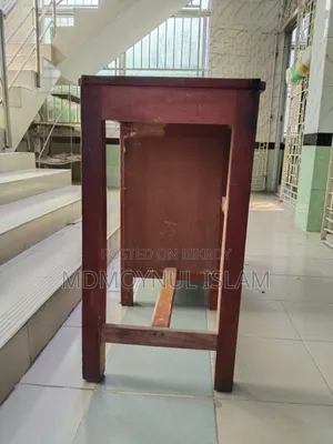 গ্লাস টেবিল