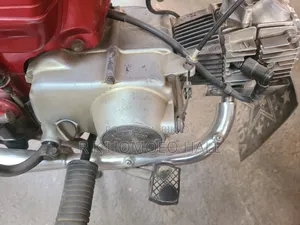 হোন্ডা ২০০৭ লাল