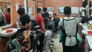 সেলুন ভাড়া।