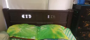 মালয়েশিয়ান কাঠের খাট