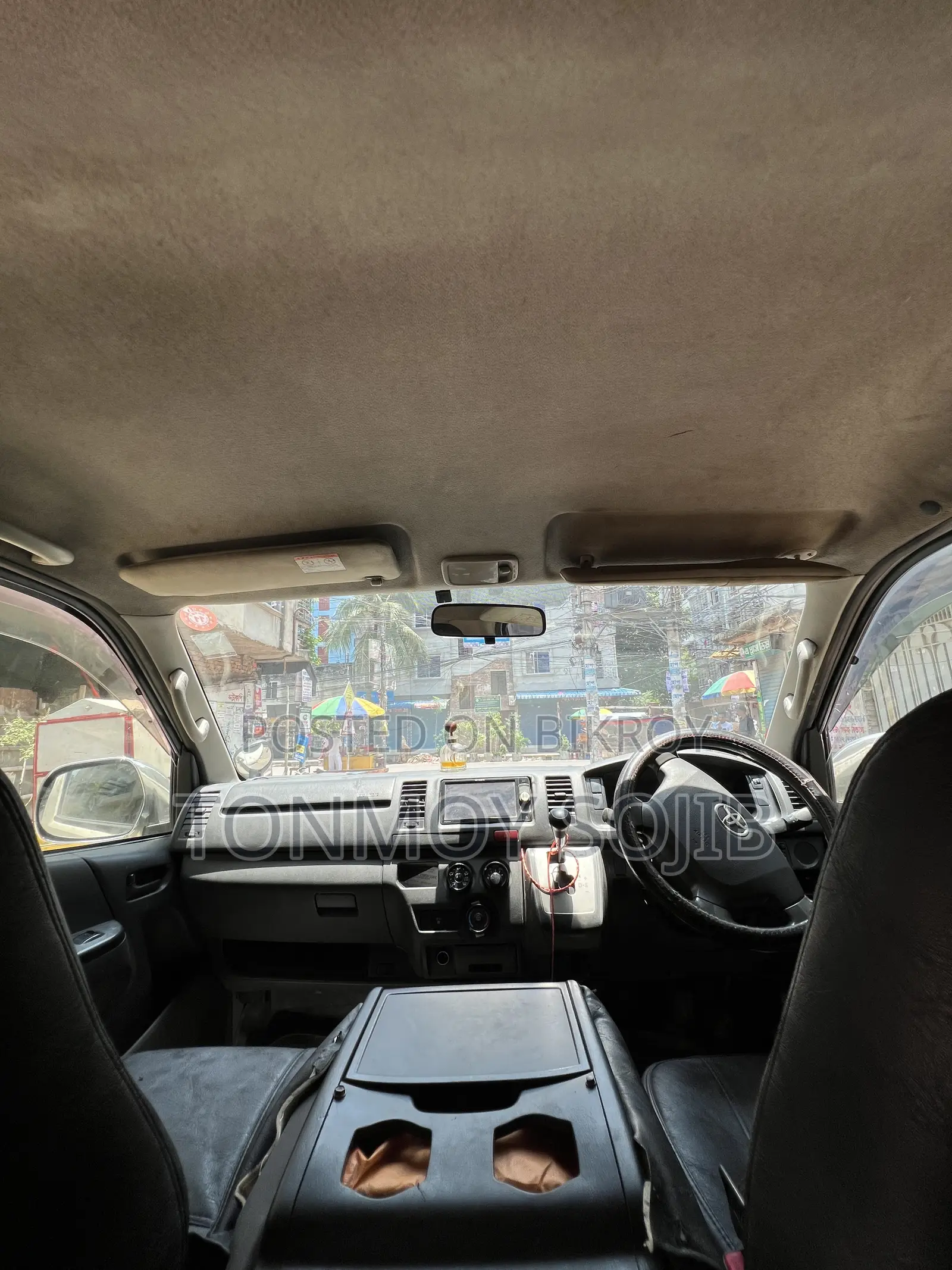 Toyota HiAce 2016