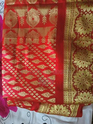একদম নতুন বেনারসি সিল্ক শাড়ি