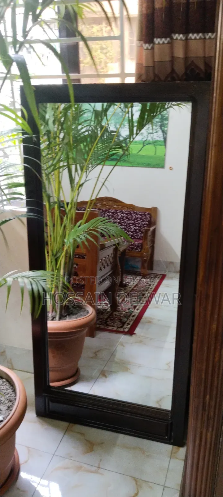 সুন্দর কাঠের ফ্রেমের আয়না বিক্রয় হবে।