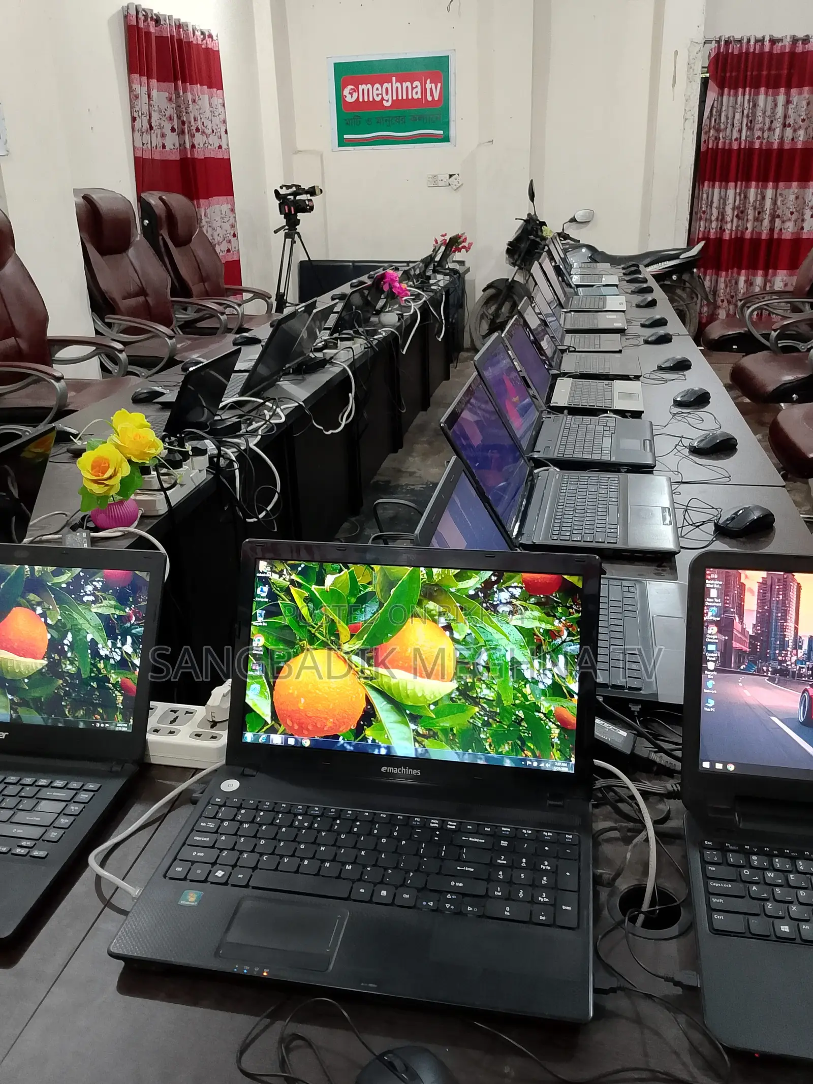 ল্যাপটপ আসুস ৩জিবি ইন্টেল এসএসডি ২৫৬জিবি