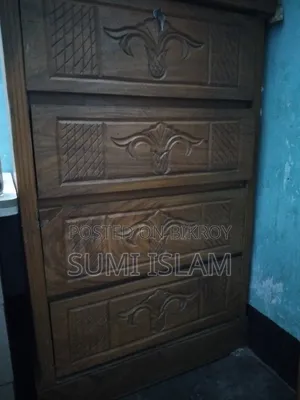 কাঠের আলমারি