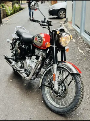 Royal Enfield Classic 350 2025 Red