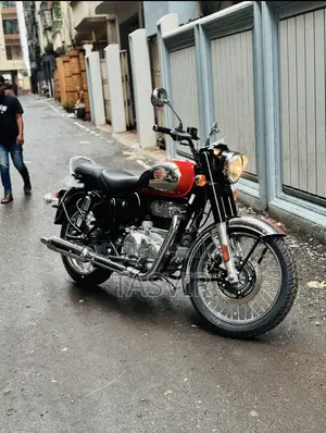 Royal Enfield Classic 350 2025 Red