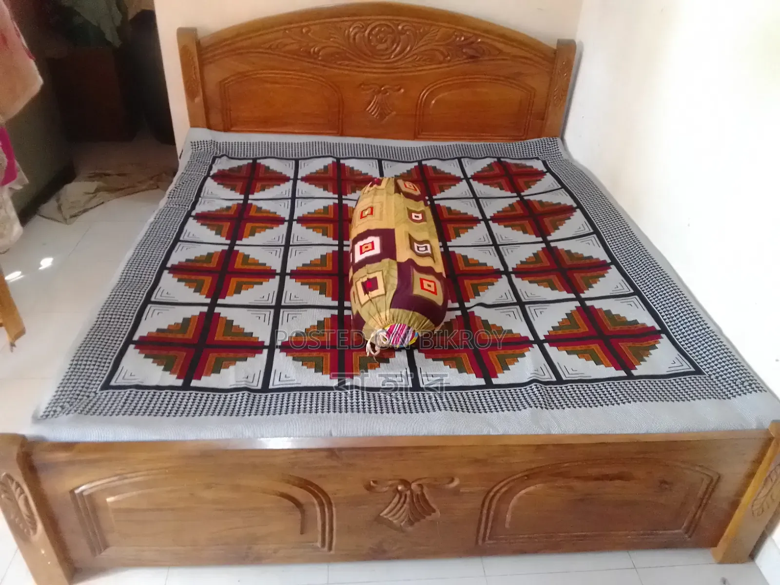 Raintree Wood Bed