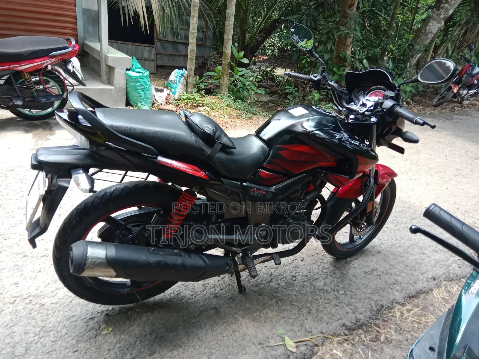 Hero Hunk 2022 Black