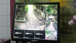 ১৭ ইঞ্চি মনিটর
