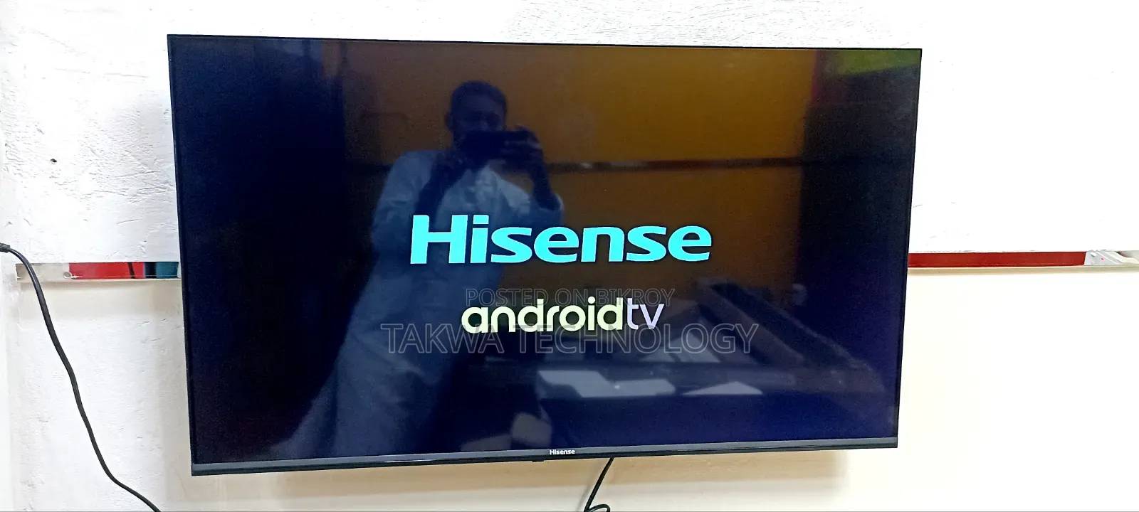 Hisense 43" Inch Frameless Voice Control LED TV Like New Used 1 Yr