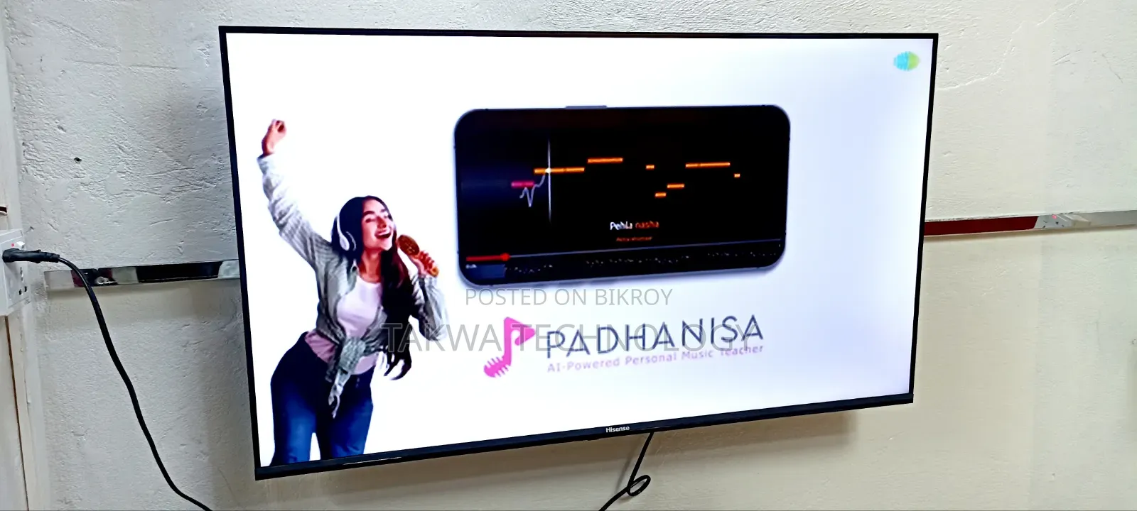 Hisense 43" Inch Frameless Voice Control LED TV Like New Used 1 Yr