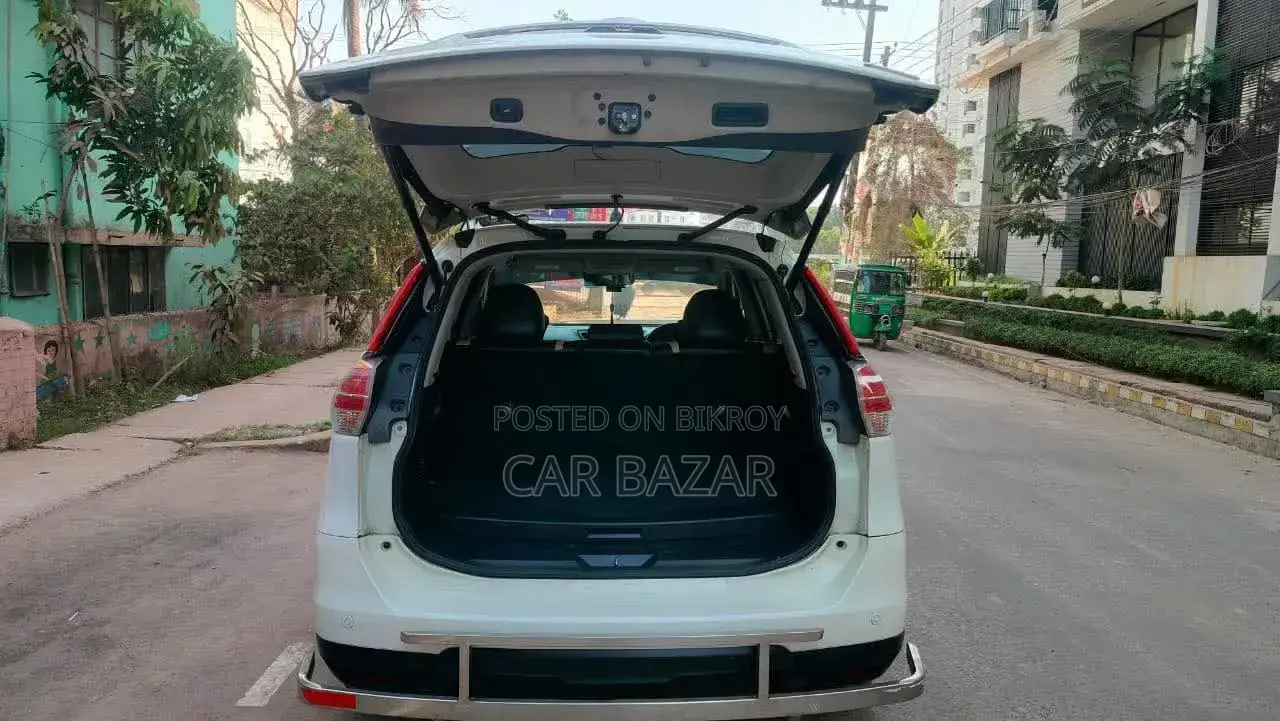 নিসান এক্স-ট্রেইল ২.০ হাইব্রিড ফ্রন্ট হুইল ড্রাইভ ২০১৬ পার্ল