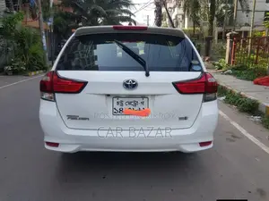 Toyota Corolla Fielder 1.5 Hybrid Front Wheel Drive 2016 Off White