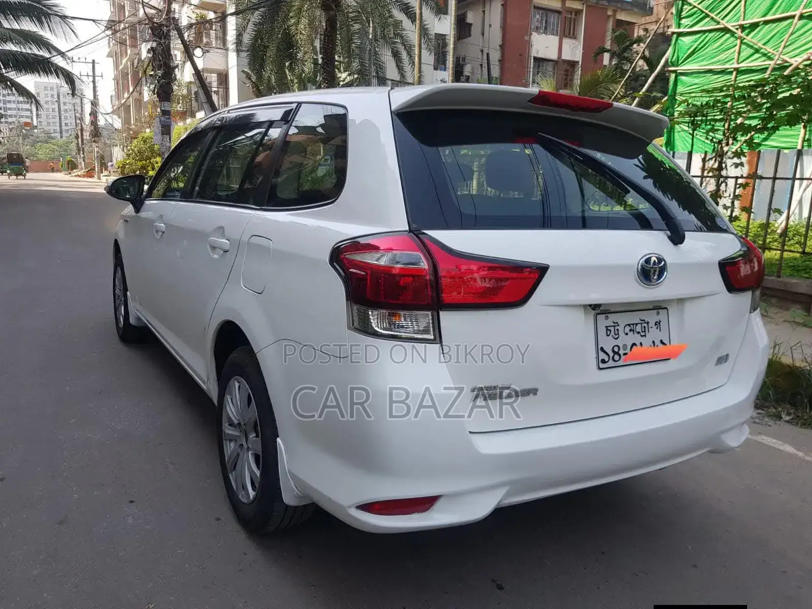 Toyota Corolla Fielder 1.5 Hybrid Front Wheel Drive 2016 Off White