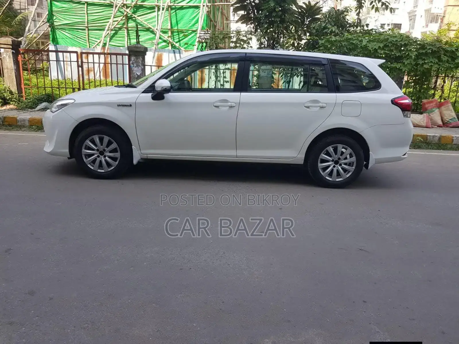 Toyota Corolla Fielder 1.5 Hybrid Front Wheel Drive 2016 Off White