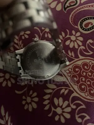ক্রেডেন্স ঘড়ি