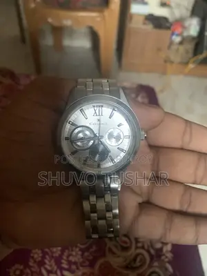 ক্রেডেন্স ঘড়ি