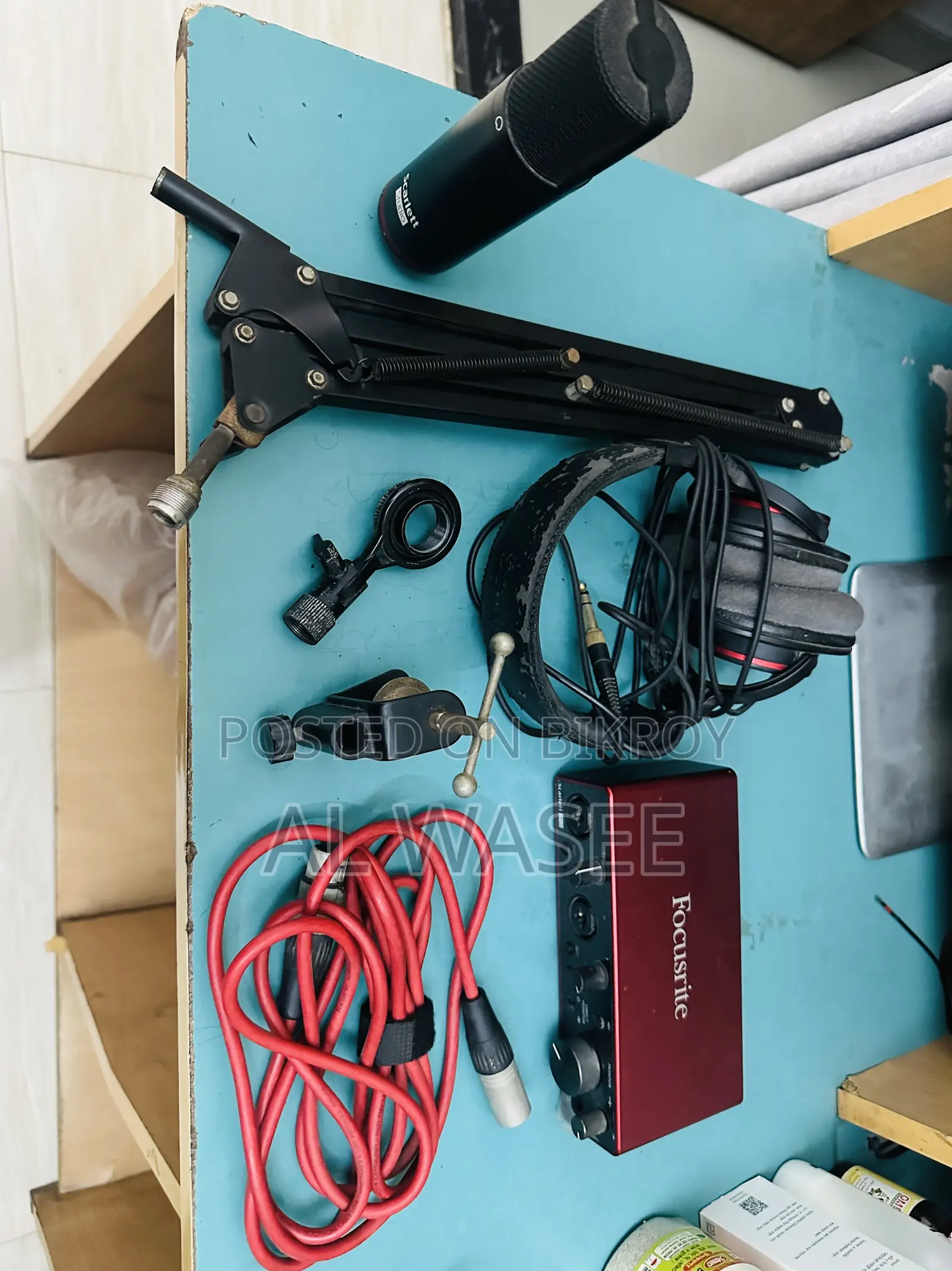 Focusrite Scarlett 2i2 Studio 3rd Gen Recording Bundle