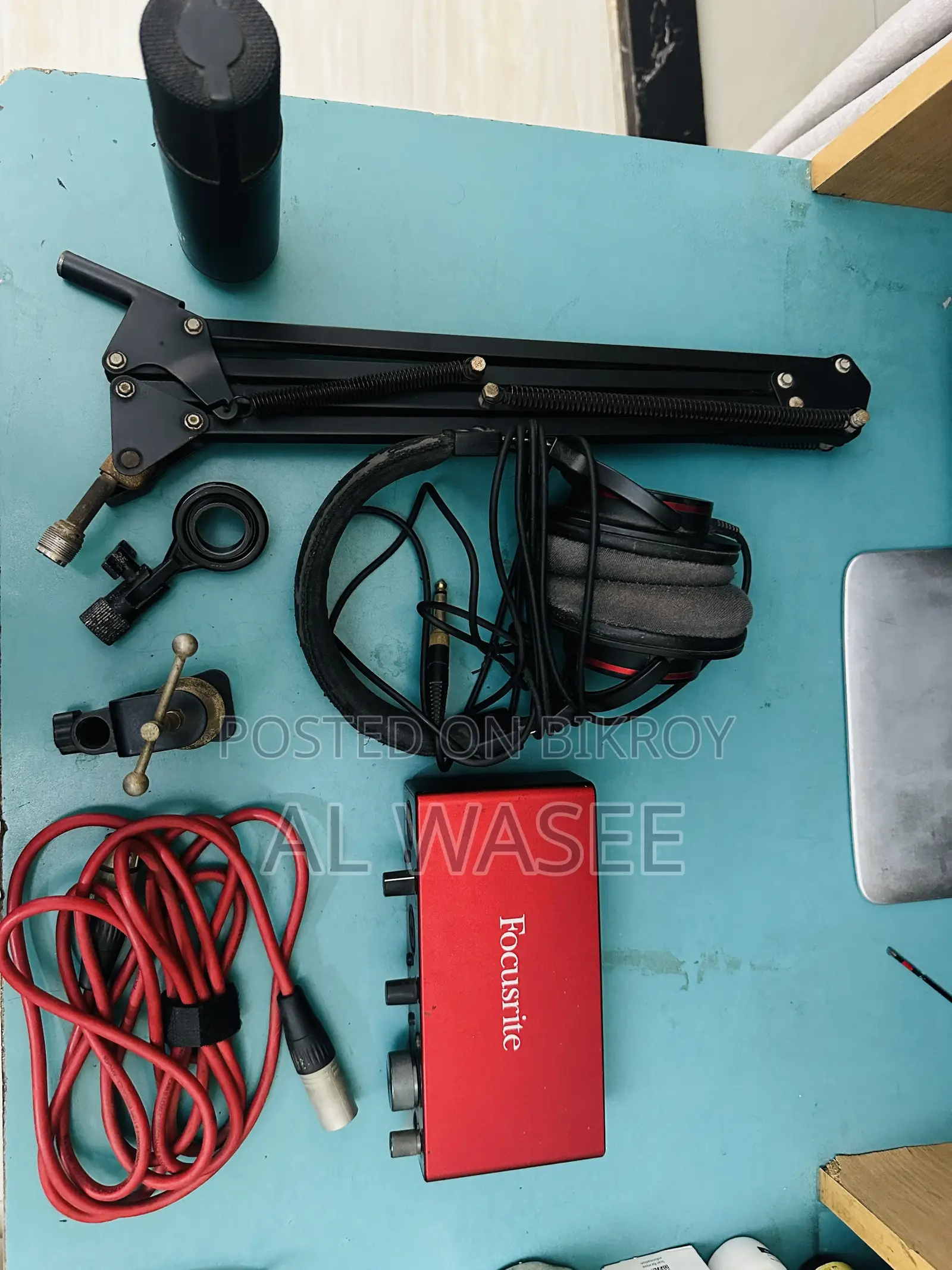 Focusrite Scarlett 2i2 Studio 3rd Gen Recording Bundle