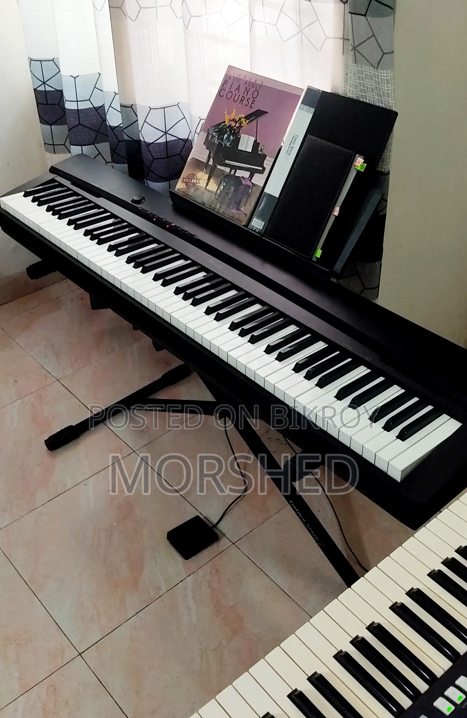 Casio Privia Px-135 Hammer Action Touch-Sensitive Digital Piano 88 Keys