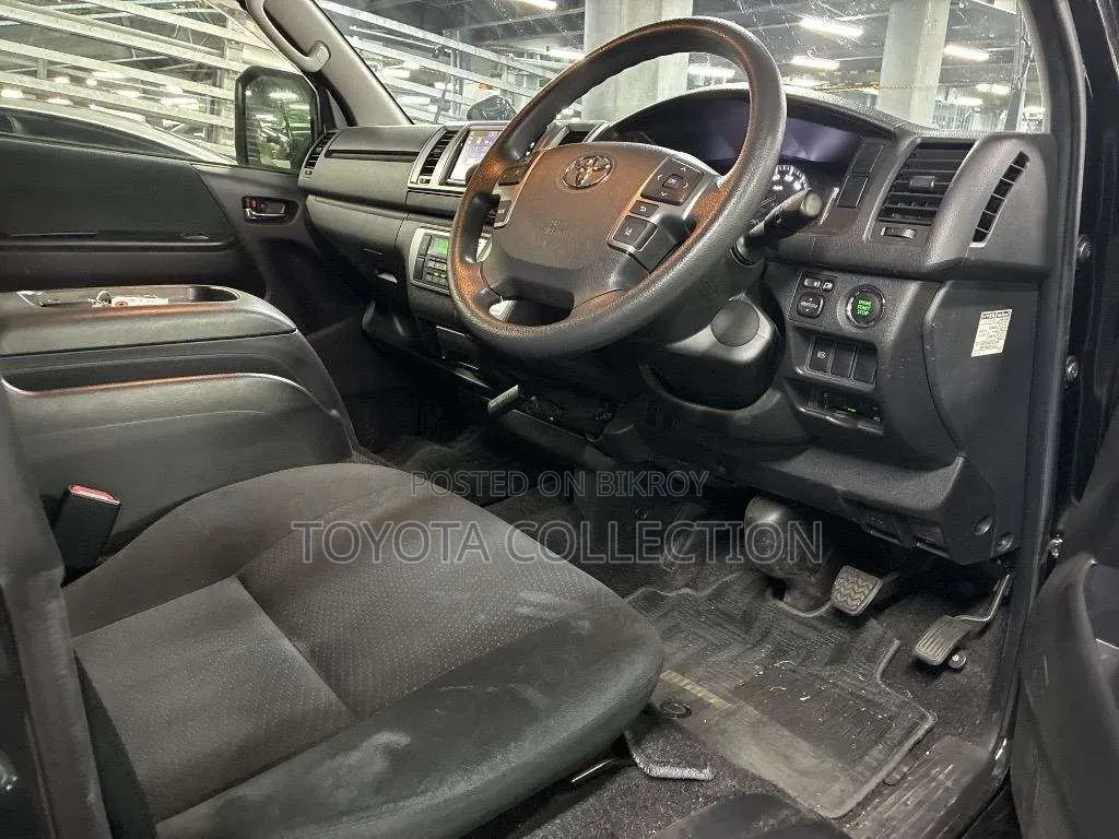 Toyota HiAce 2022 Black