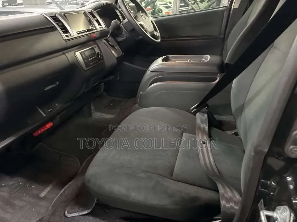 Toyota HiAce 2022 Black