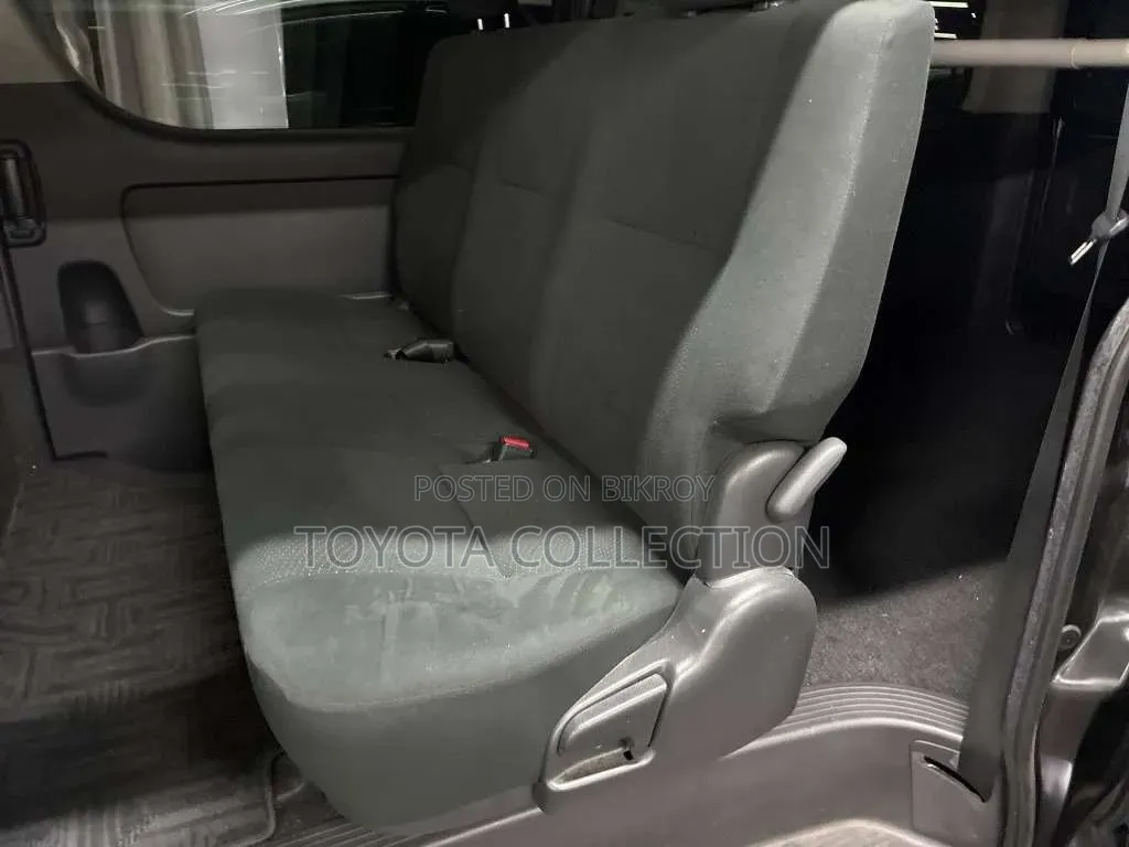 Toyota HiAce 2022 Black