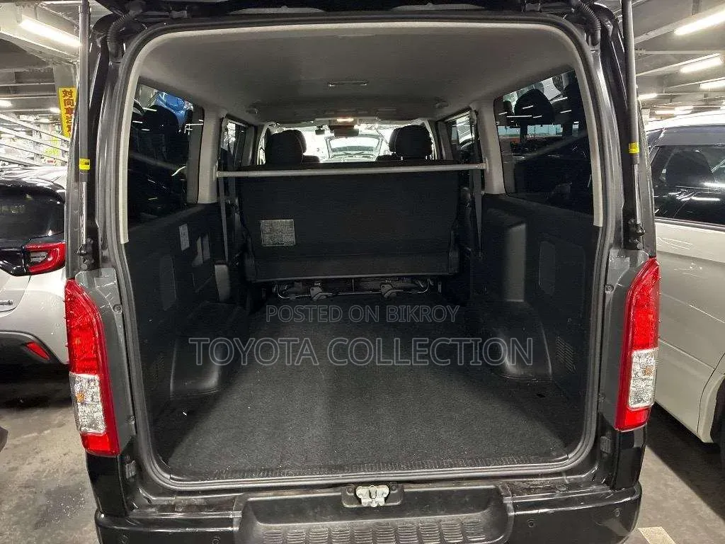 Toyota HiAce 2022 Black