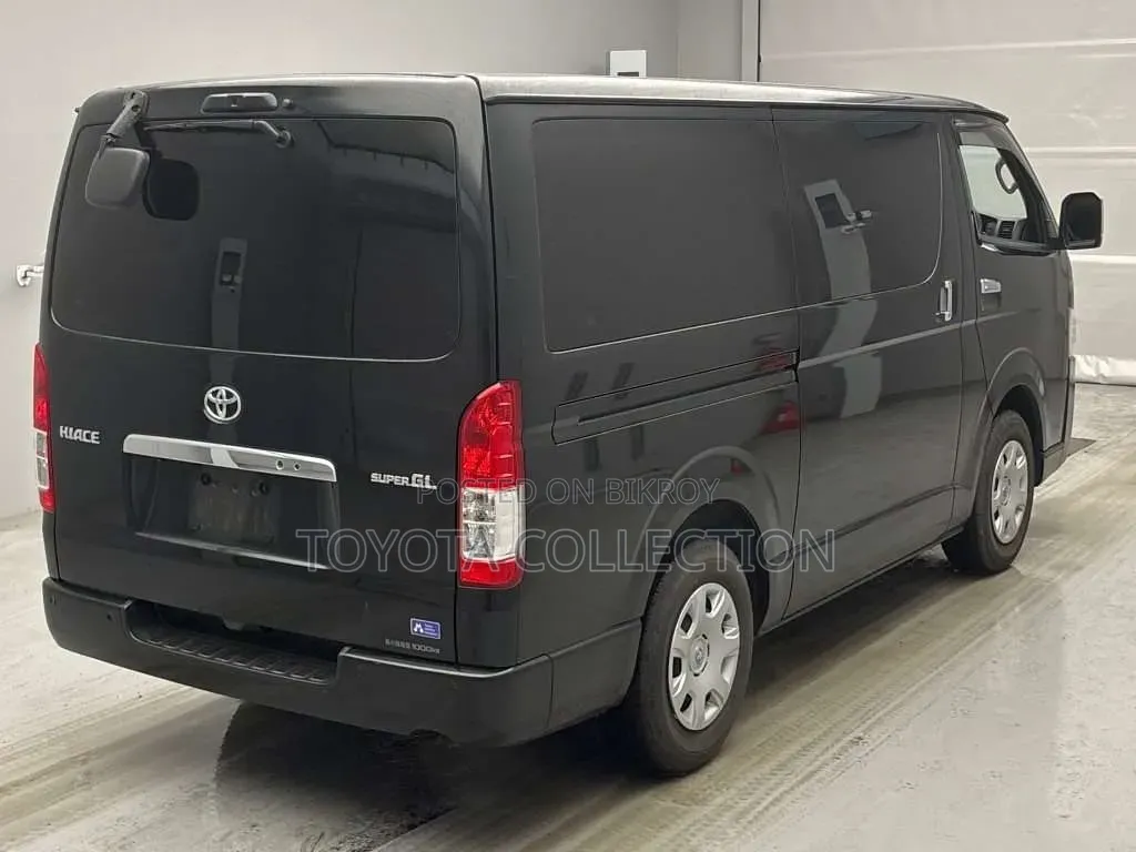 Toyota HiAce 2022 Black