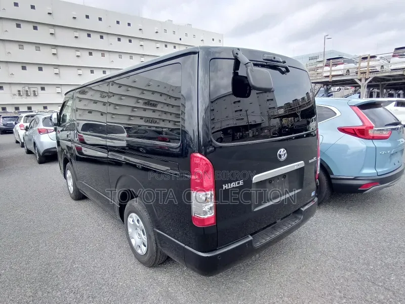 Toyota HiAce 2022 Black
