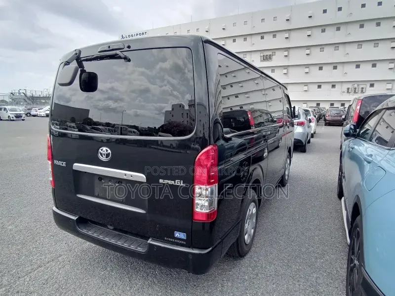 Toyota HiAce 2022 Black