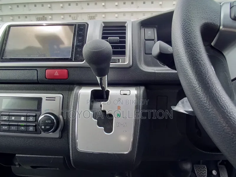 Toyota HiAce 2022 Black