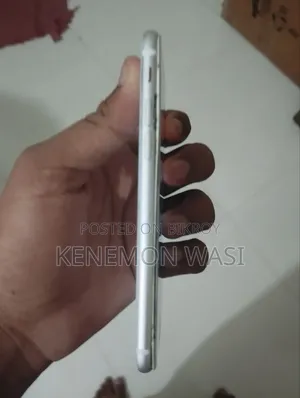 Apple iPhone SE (2020) 128 GB White