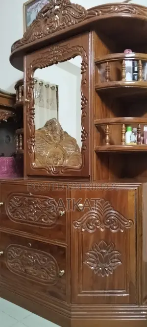 Showcase and Dressing Table