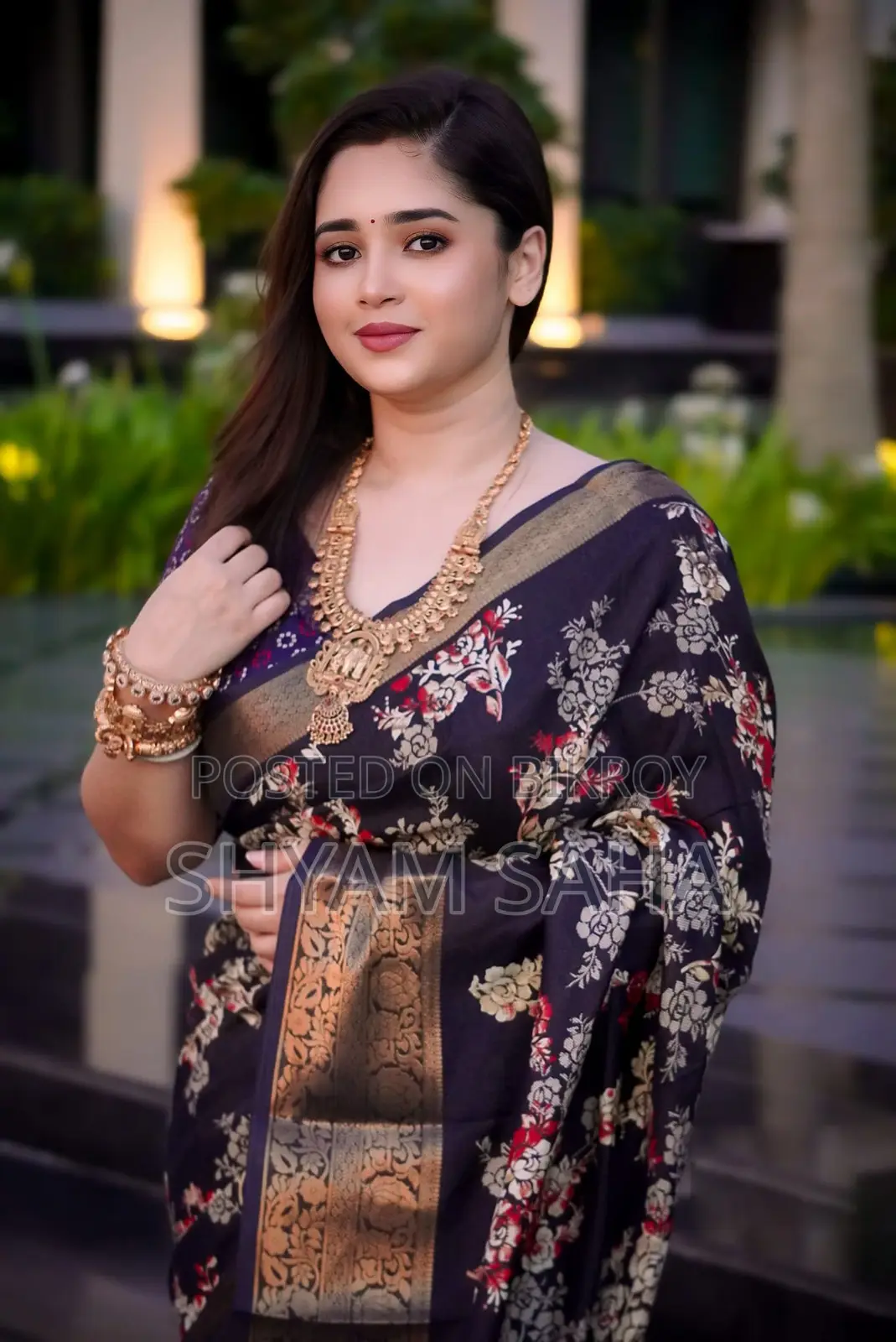 Premium Dhupiyan Silk Saree With Contrasting Blouse Piece