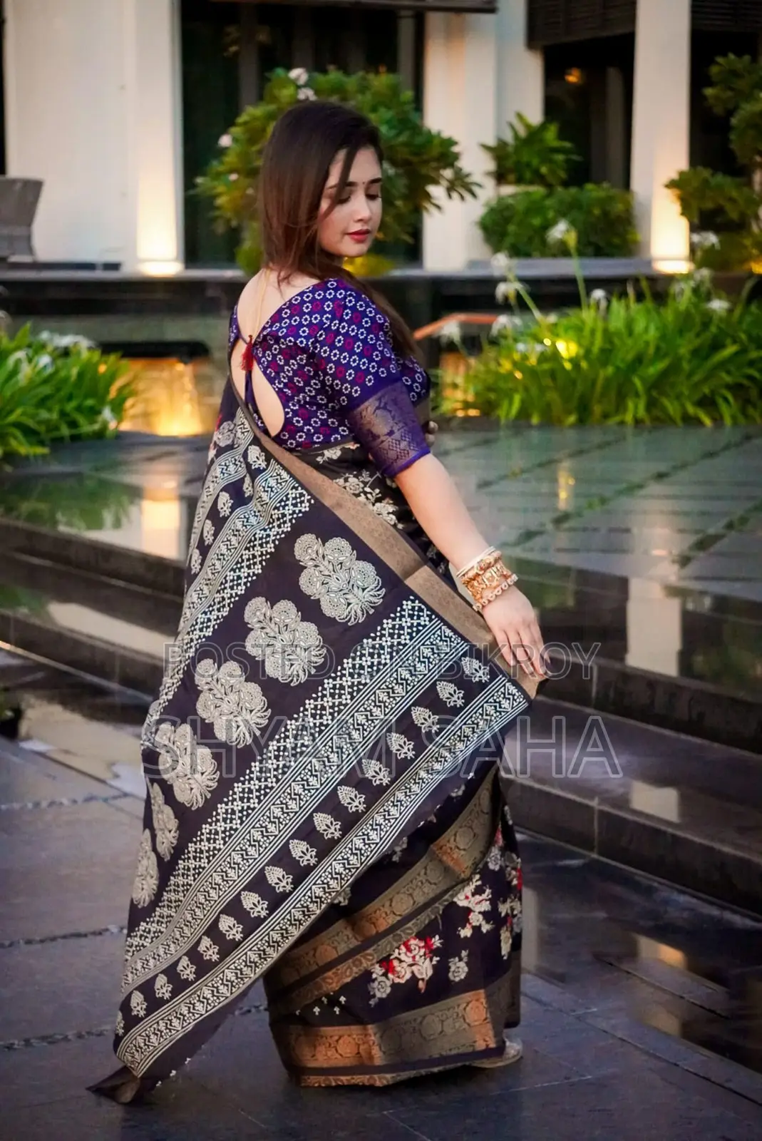 Premium Dhupiyan Silk Saree With Contrasting Blouse Piece