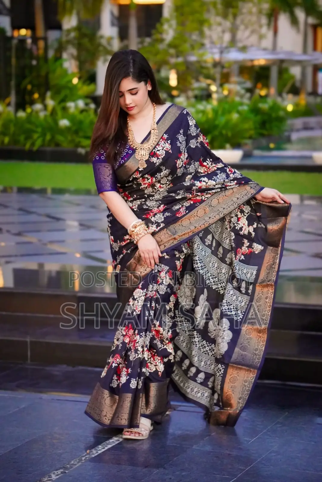 Premium Dhupiyan Silk Saree With Contrasting Blouse Piece