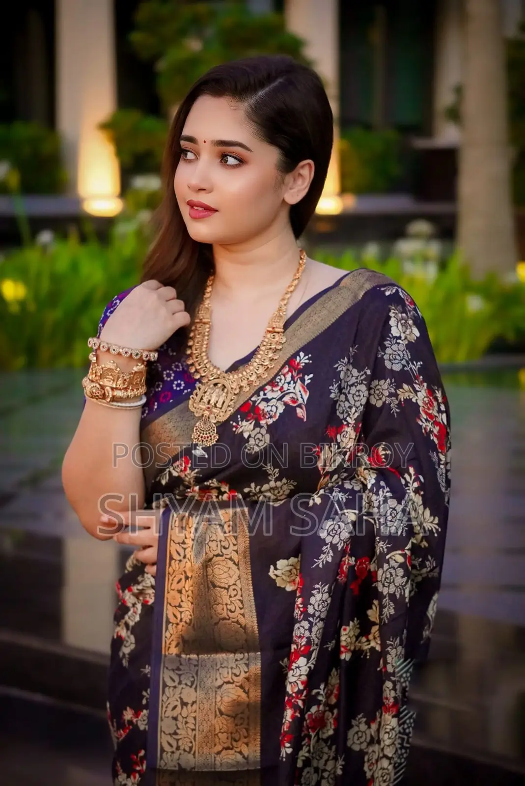Premium Dhupiyan Silk Saree With Contrasting Blouse Piece