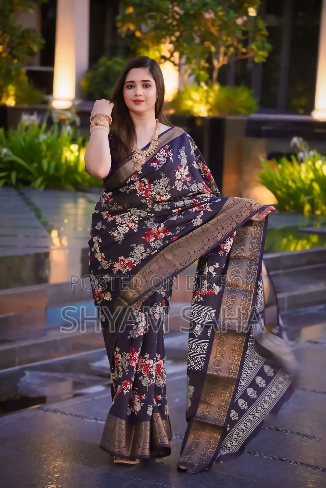 Premium Dhupiyan Silk Saree With Contrasting Blouse Piece