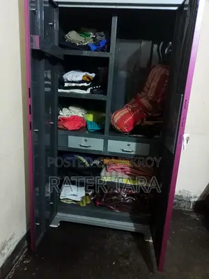 স্টিলের আলমারি