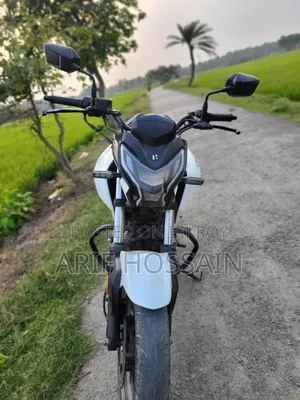 Hero Thriller 160R 2022 White
